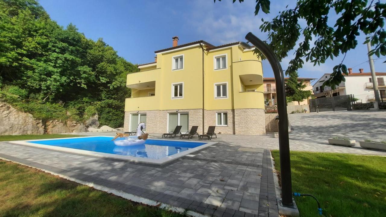 Apartman Ela Donji Rukavac Exteriör bild